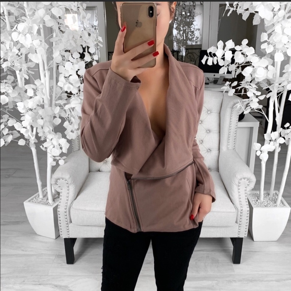EKATTIRE NWOT AMMELIA in mocha small